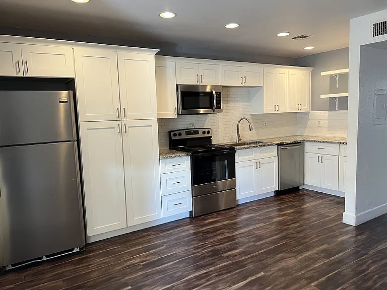 4848 N Woodmere Fairway — Photo 8