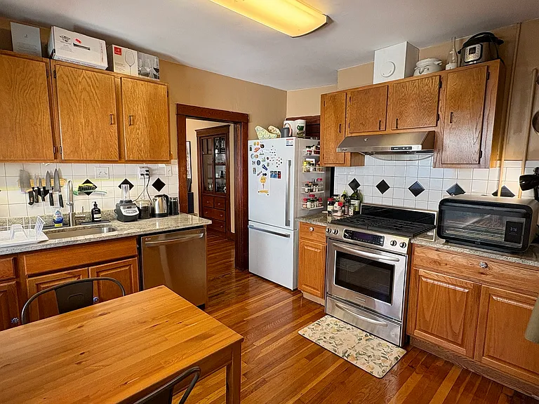 17 Sunset St #2 — Photo 1