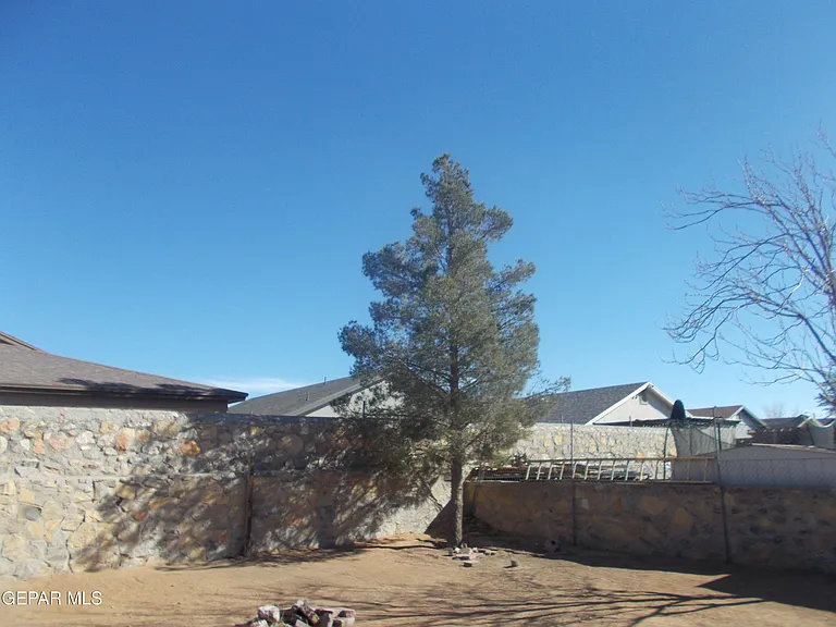 1860 Joan Francis Dr — Photo 26