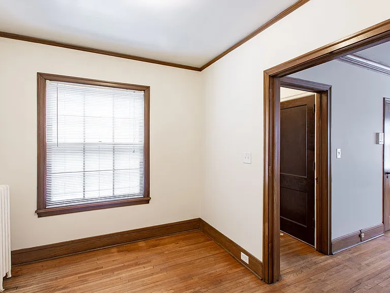 2434 Dupont Ave S — Photo 15