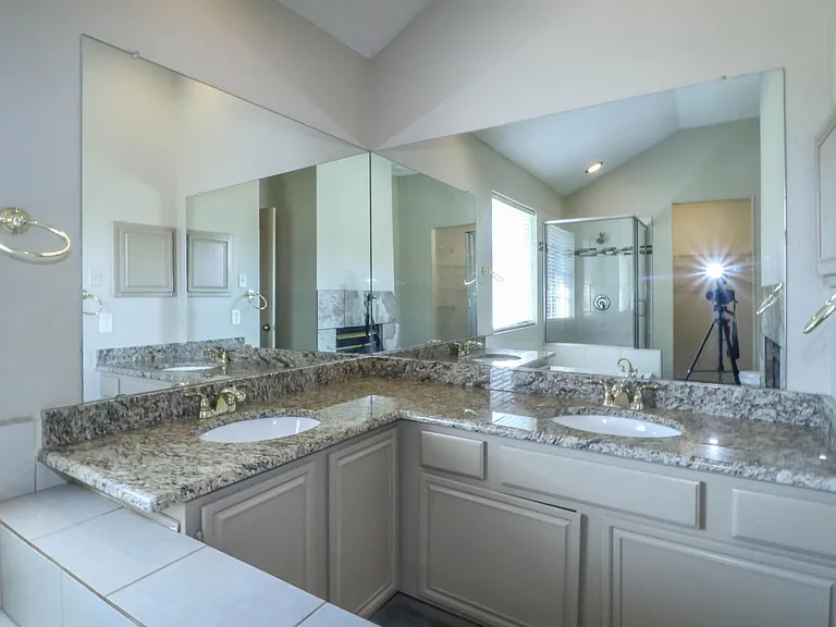 2108 Riverplace Dr — Photo 16