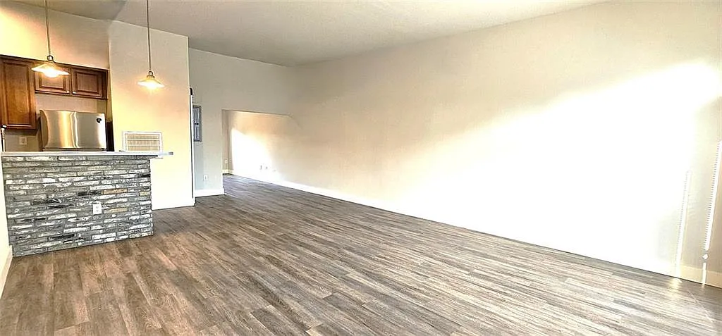 1 bed, 1.0 bath, $1,650 — Photo 3