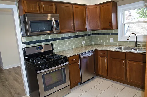1050 W Touhy Ave #2E Photo 1