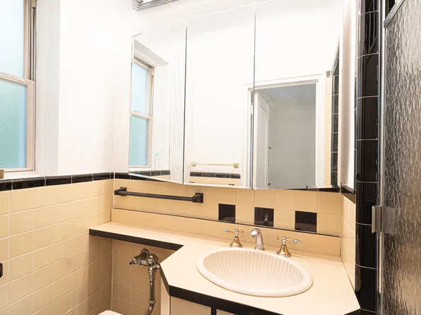 915 East 17th Street image 10 of 11