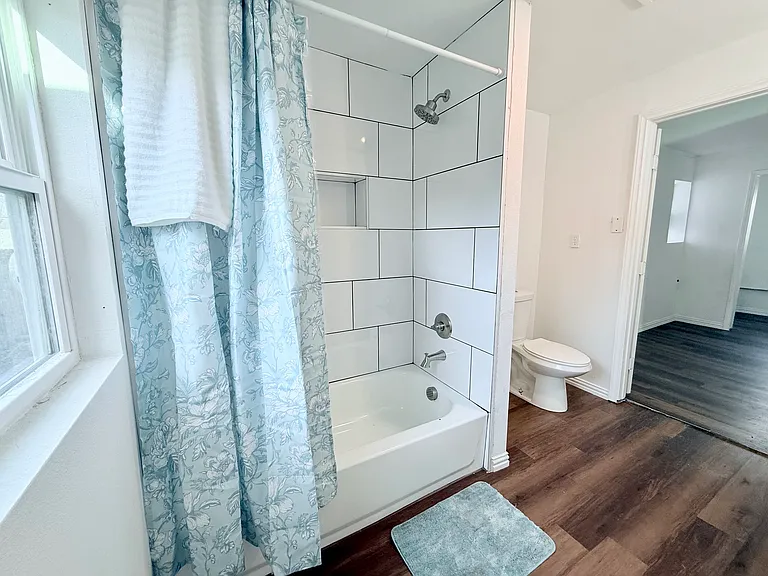 727 W Day St — Photo 12