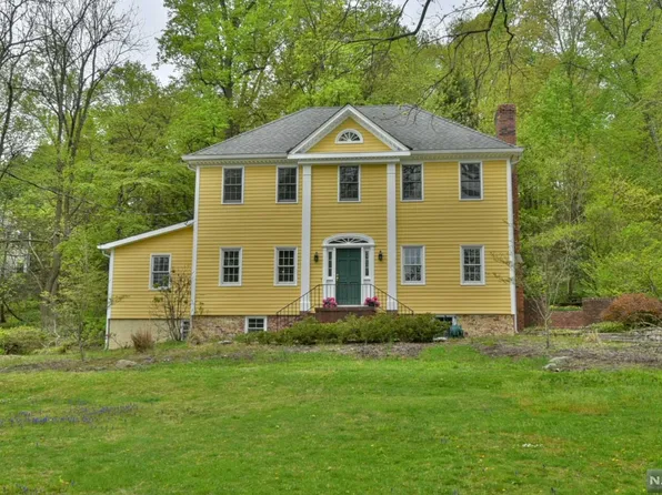 94 Woodland Rd, Montvale, NJ 07645