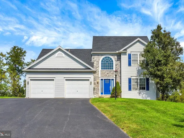 8 Meadowood Pl, Boiling Springs, PA 17007