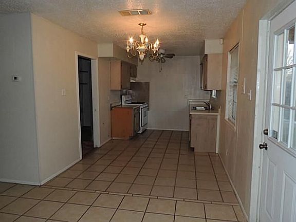 4th image of 12125 Knight Dr