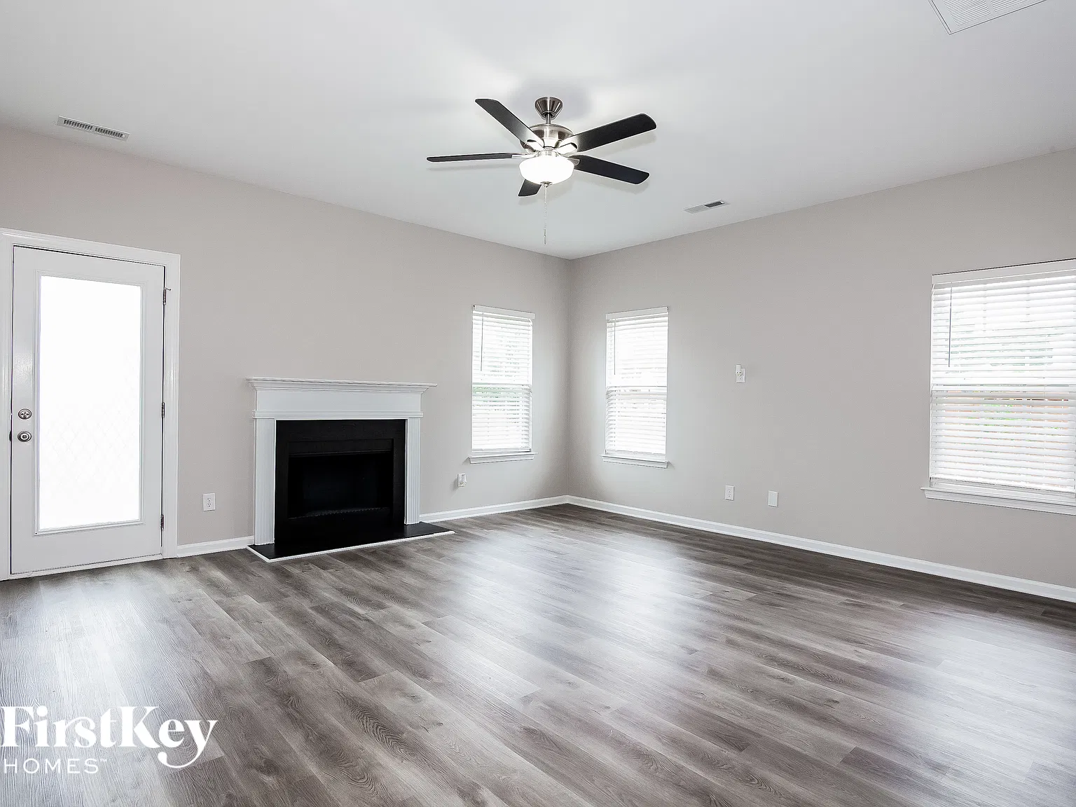 4 bed, 2.5 bath, 2810 sqft, $2,765 — Photo 2