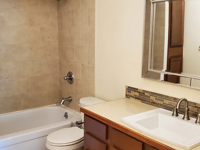 1607-1611 NE 26th Ave #5 — Photo 9