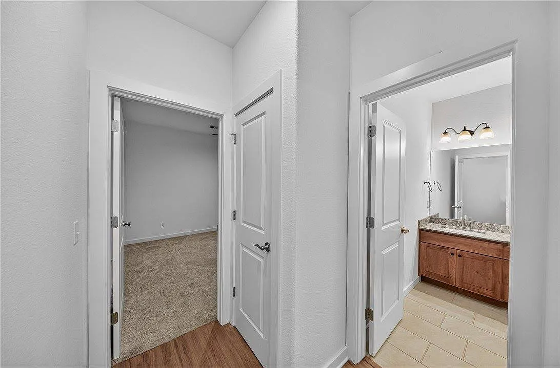 3 bed, 1983 sqft, $2,100 — Photo 4