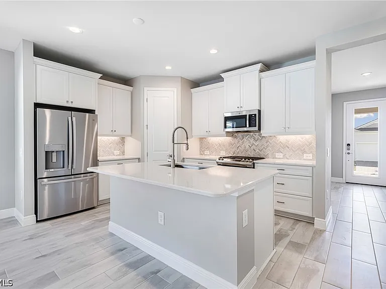 17812 Summerland Key Ct — Photo 4