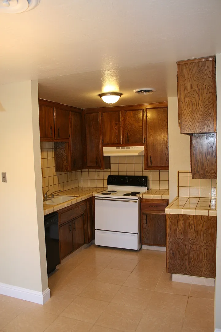 N Laurelglen Blvd 7612 — Photo 3