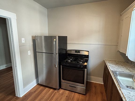 4th image of 1126 Essex St APT 1