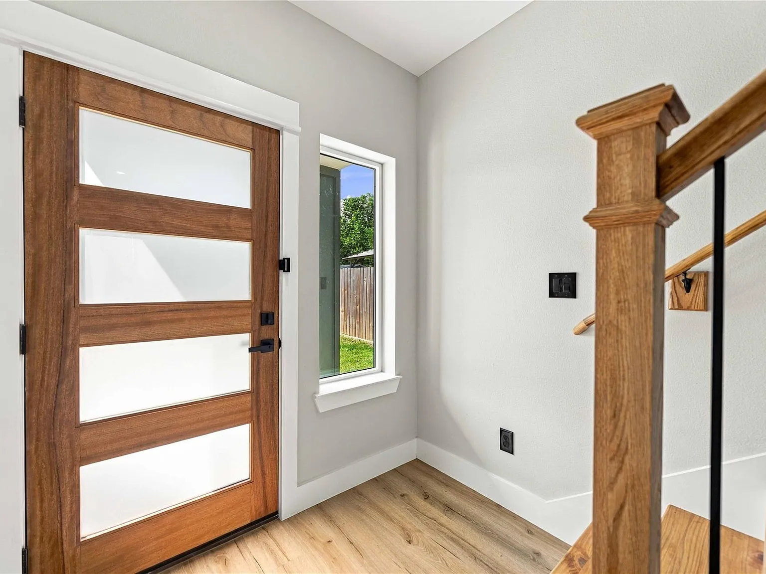 3 bed, 2.5 bath, 1898 sqft, $2,250 — Photo 4