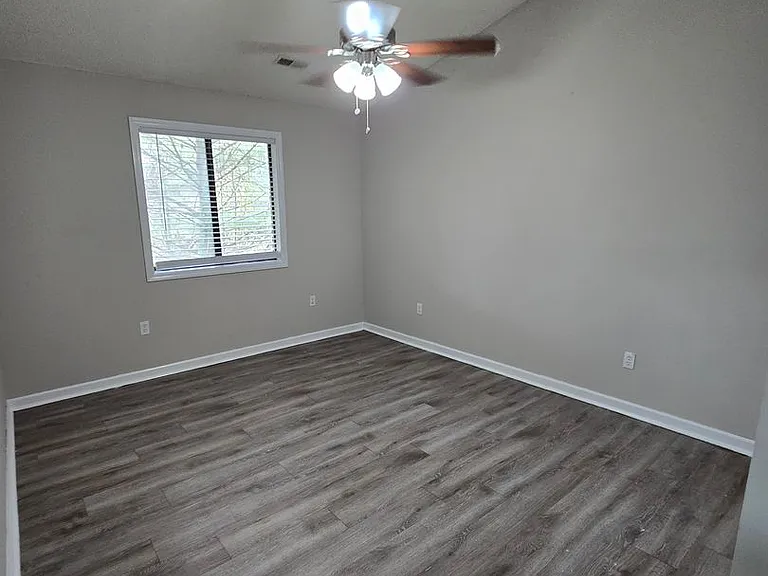 Country Shores Apartments — Photo 21