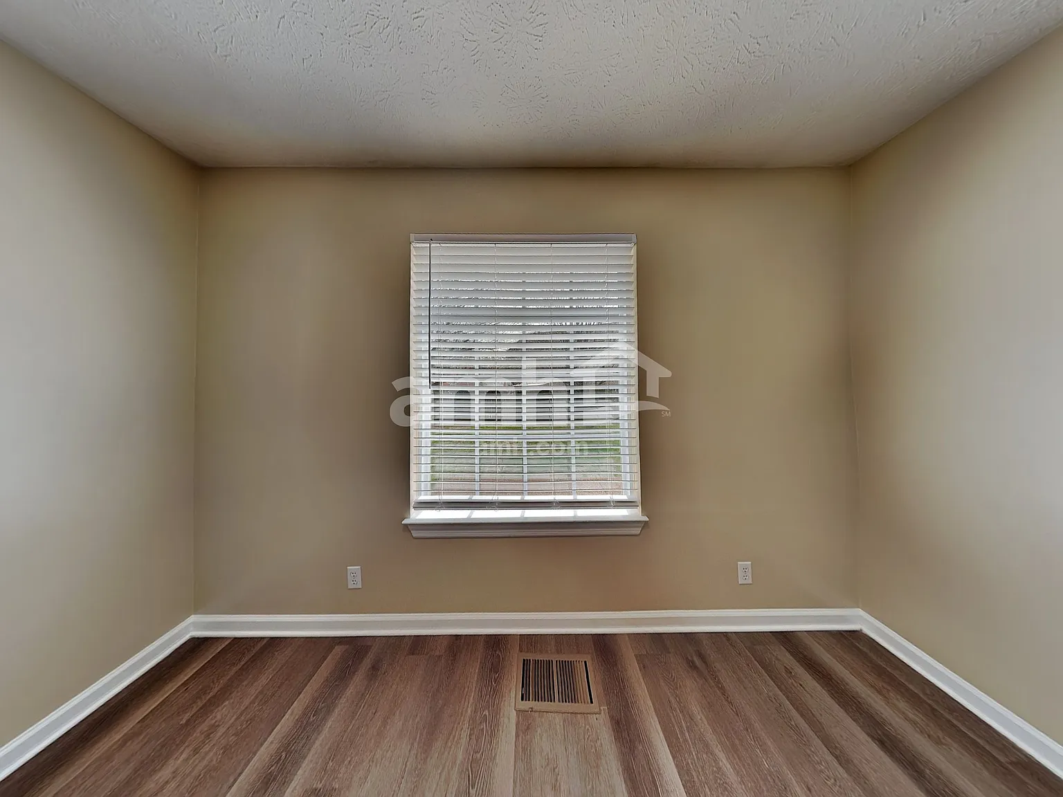 4 bed, 3.0 bath, 2740 sqft, $2,750 — Photo 4