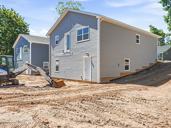 4th image of 30 Willow St #Ws-2