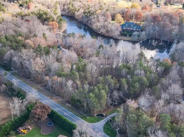 7202 Strawberry Rd, Summerfield, NC 27358