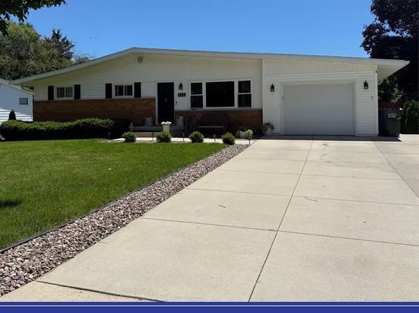 937 Charles St, Columbus, WI 53925