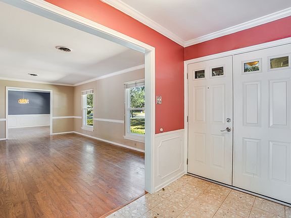 3rd image of 202 Five Oaks Dr