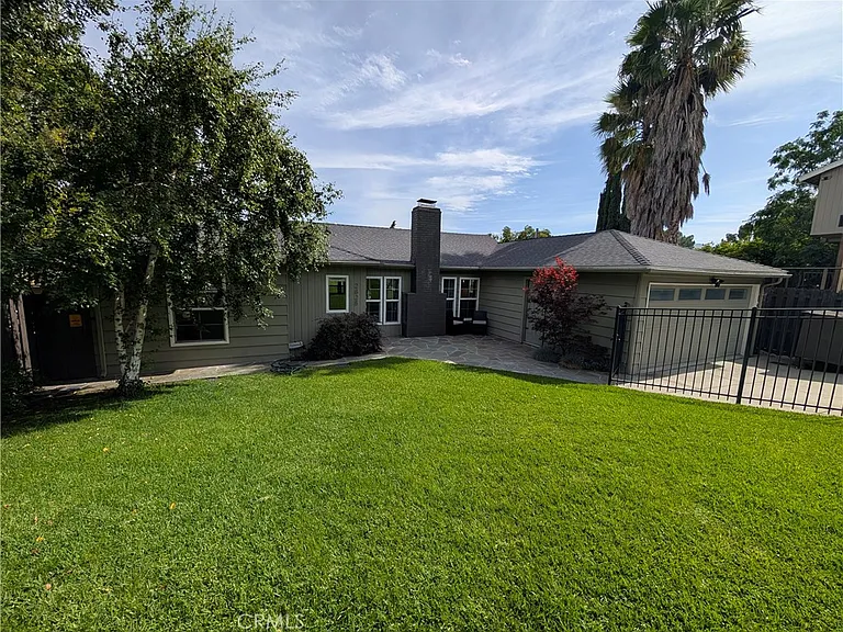 2828 Henrietta Ave — Photo 3