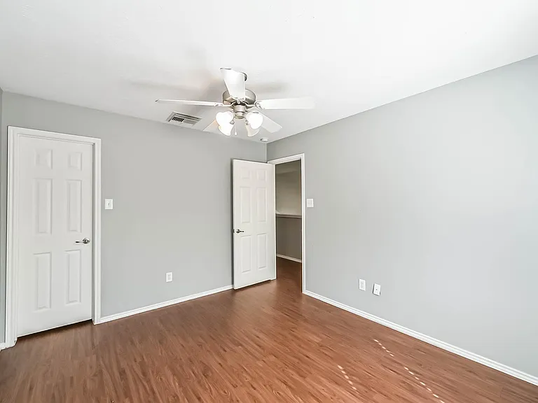 8726 Old Maple Ln — Photo 30