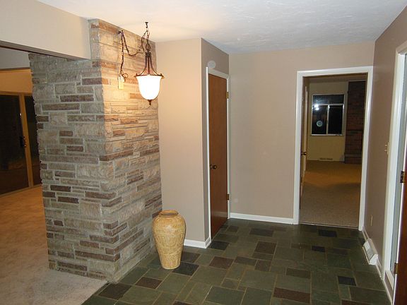2nd image of 3908 N Valley Dr