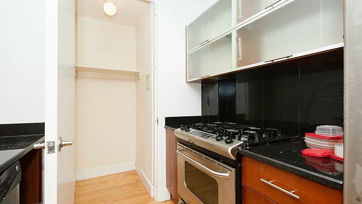 Rented by Nooklyn NYC LLC | media 30