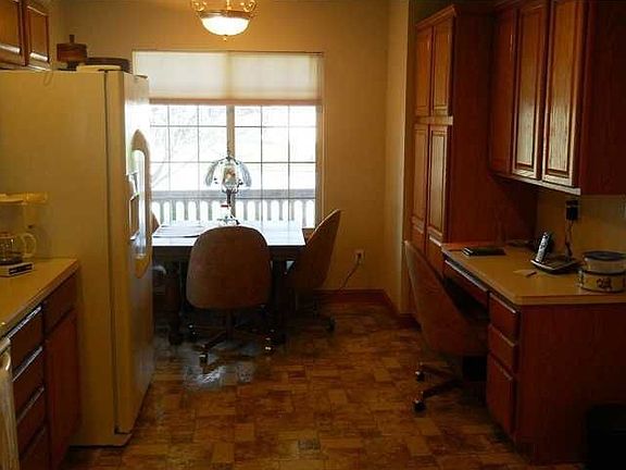 3rd image of 115 E Tartan Dr