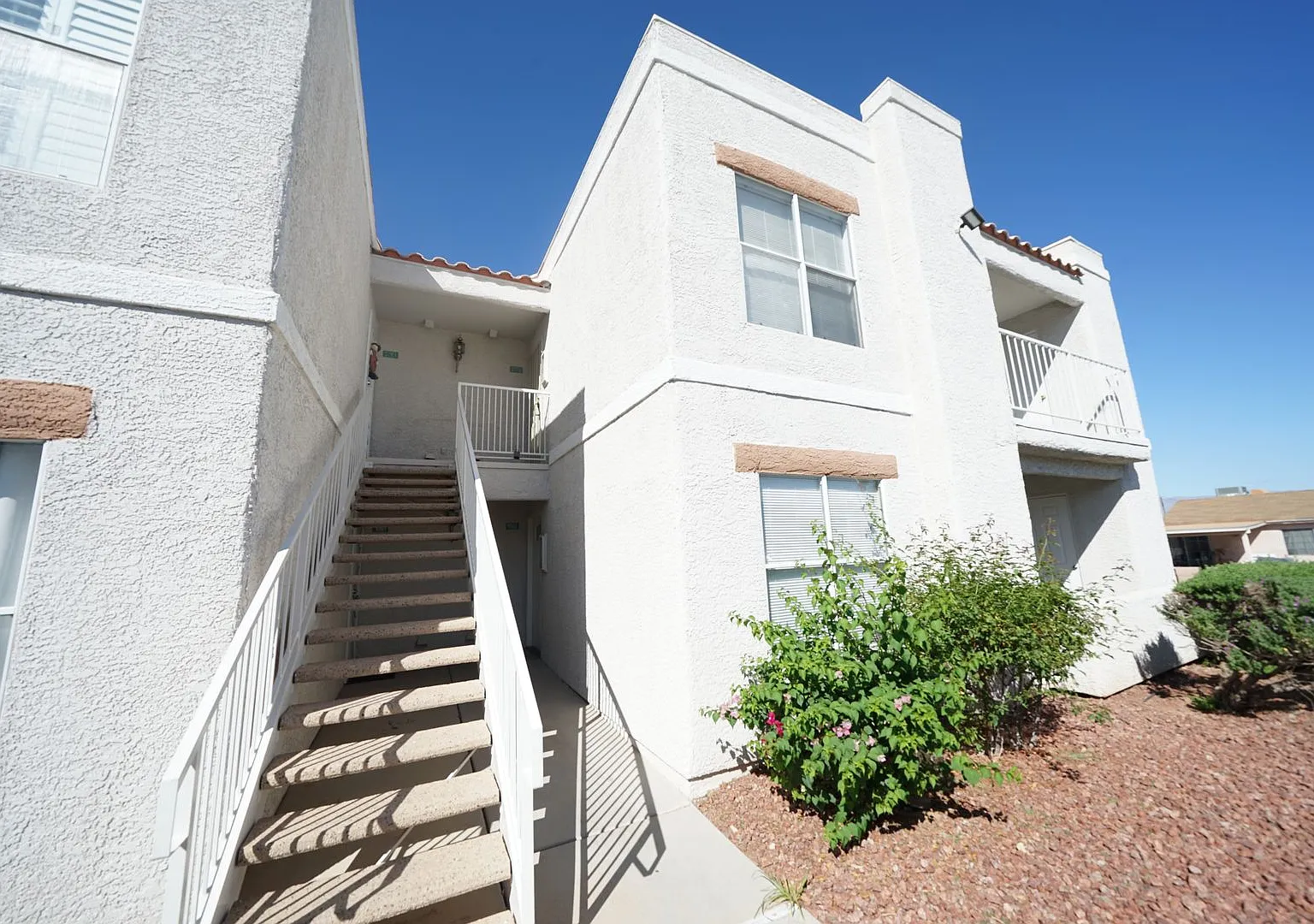 Showings Available NOW — Photo 3
