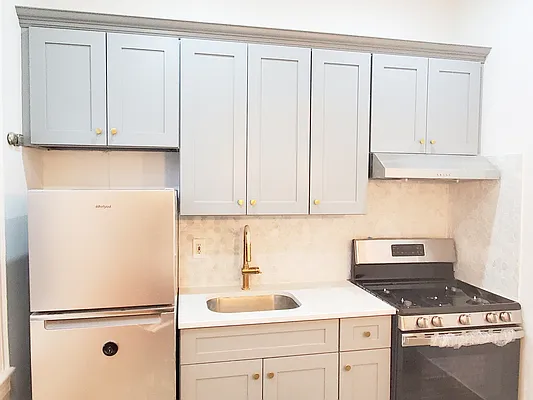 Rented by Realty 2000 Corp | media 6