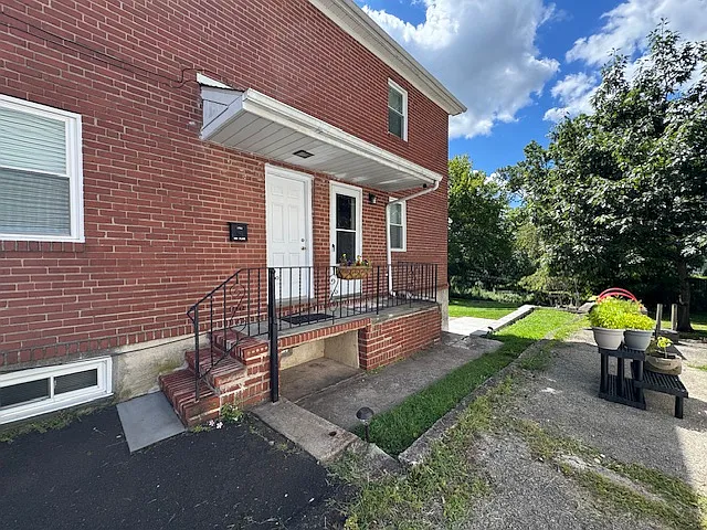 3 bed, 1030 sqft, $1,950 — Photo 2