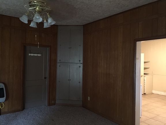 5th image of 615 E 9th St