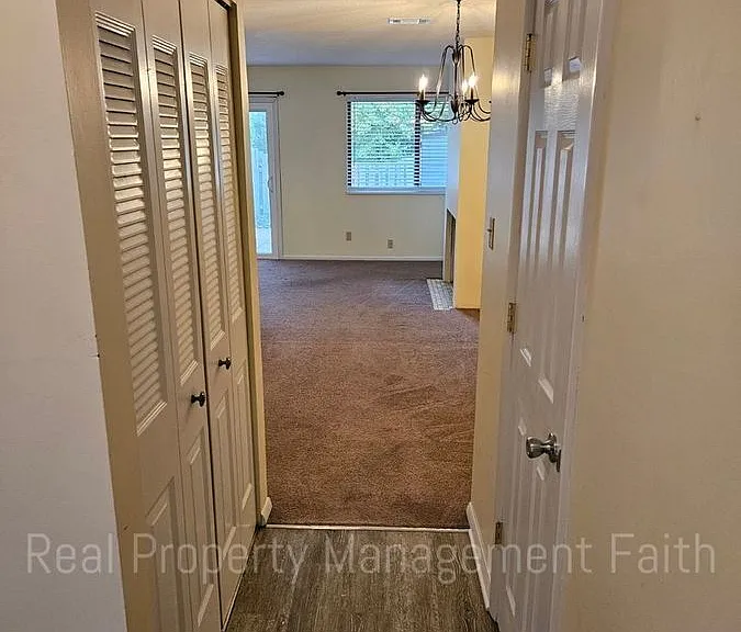 14 Greenwood Trl N — Photo 3