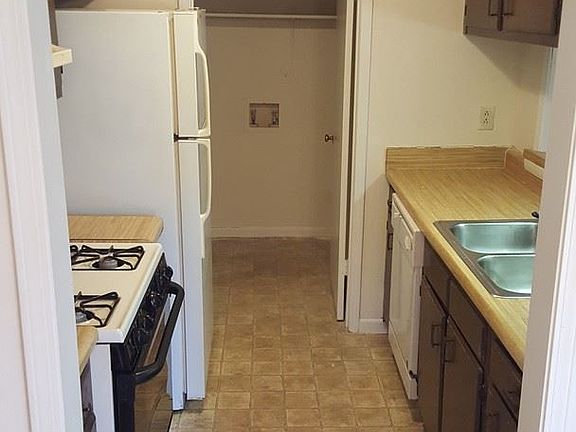 4th image of 2643 Dorian Dr APT A