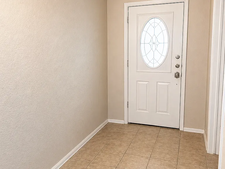 2402 Riley Dr — Photo 3