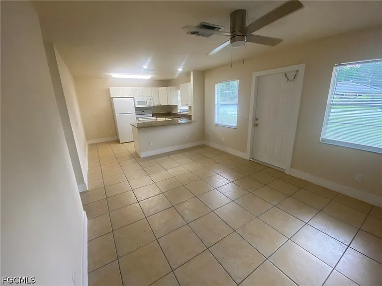 2217-2219 Violet Dr #2217 — Photo 3