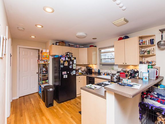 3rd image of 1657 N Maplewood Ave #Ch1