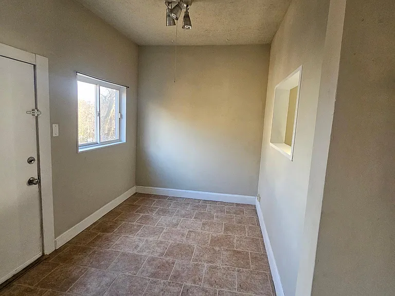 75 Craighead St — Photo 4