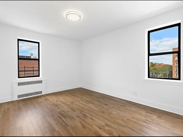 40-05 Ithaca Street image 4 of 8