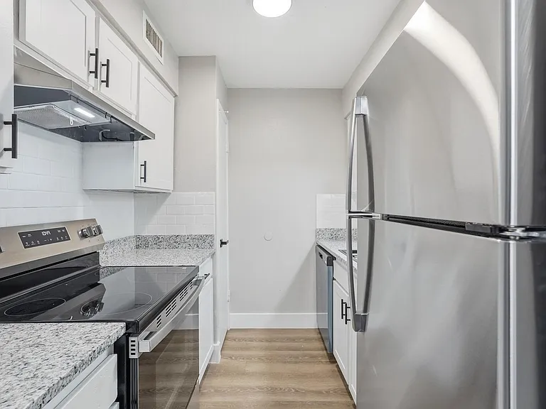 South Crest Apartments — Photo 96