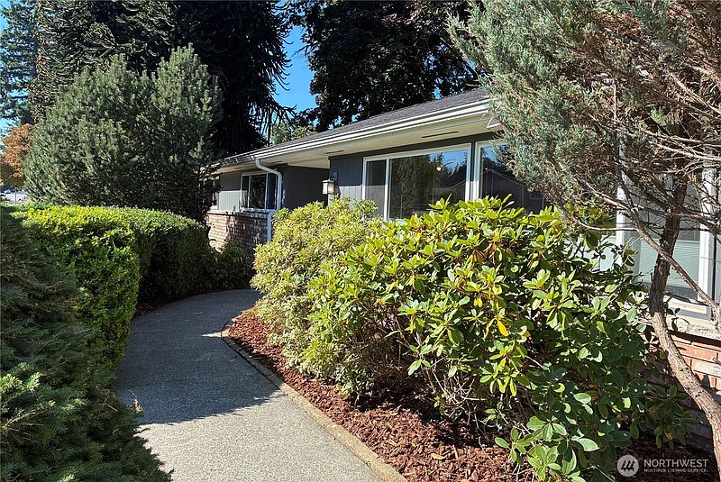 2nd image of 2333 Edmunds Avenue NE