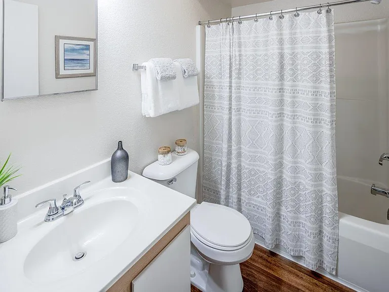 Steeplechase Apartments and Townhomes — Photo 10