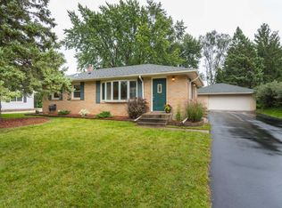 2742 Apache Rd N, North Saint Paul, MN 55109