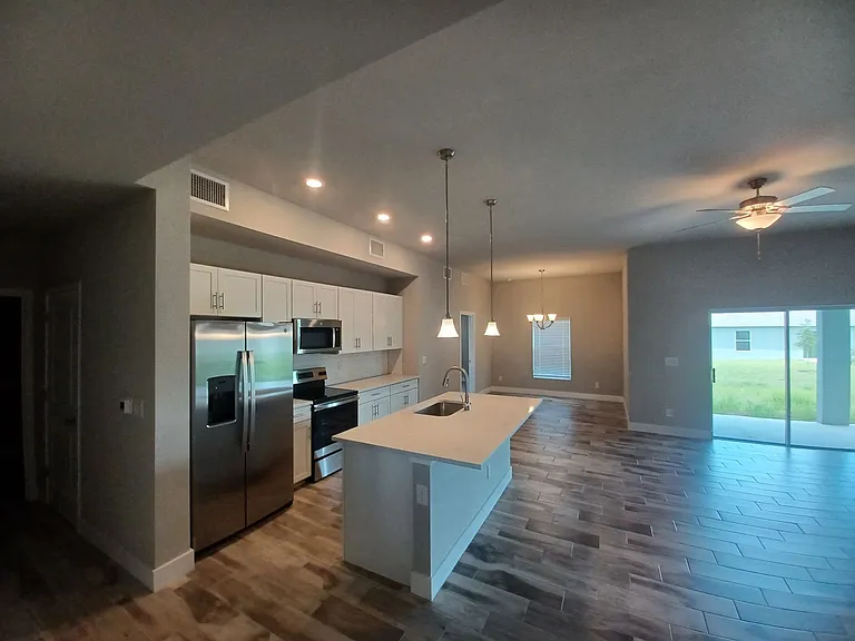 1740 NW 9th Ter — Photo 6