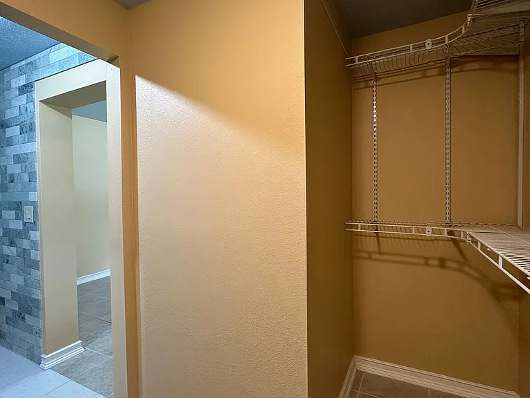 261 Caldwell St — Photo 27