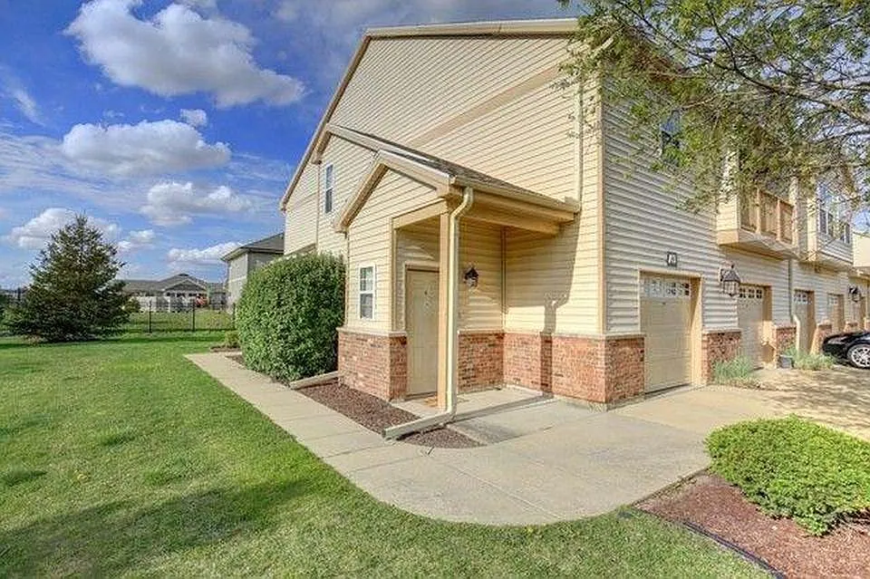 3816 Thornhill Cir photo 1