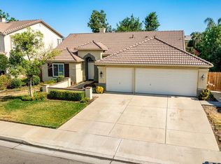 910 W Encore Dr, Hanford, CA 93230