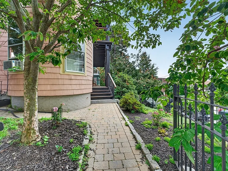 41 Walnut St #1R — Photo 19